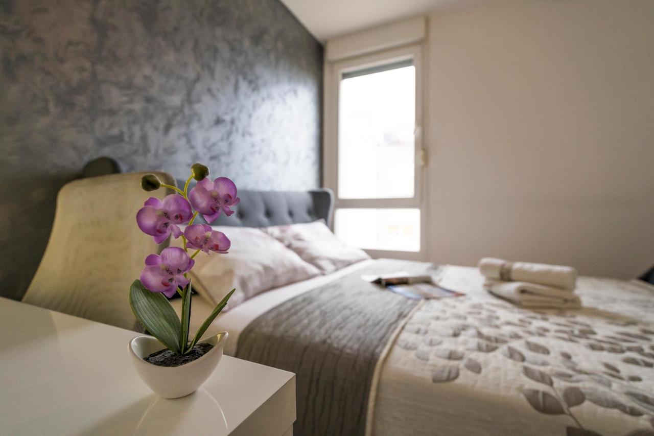Luxury 1 Bedroom App Center&Balcony Free Parking Split Bagian luar foto