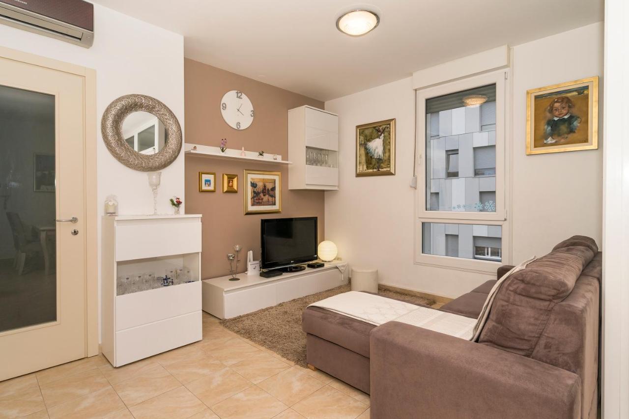 Luxury 1 Bedroom App Center&Balcony Free Parking Split Bagian luar foto