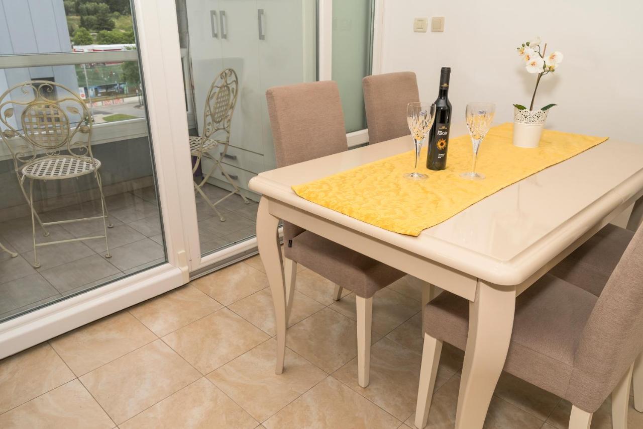 Luxury 1 Bedroom App Center&Balcony Free Parking Split Bagian luar foto