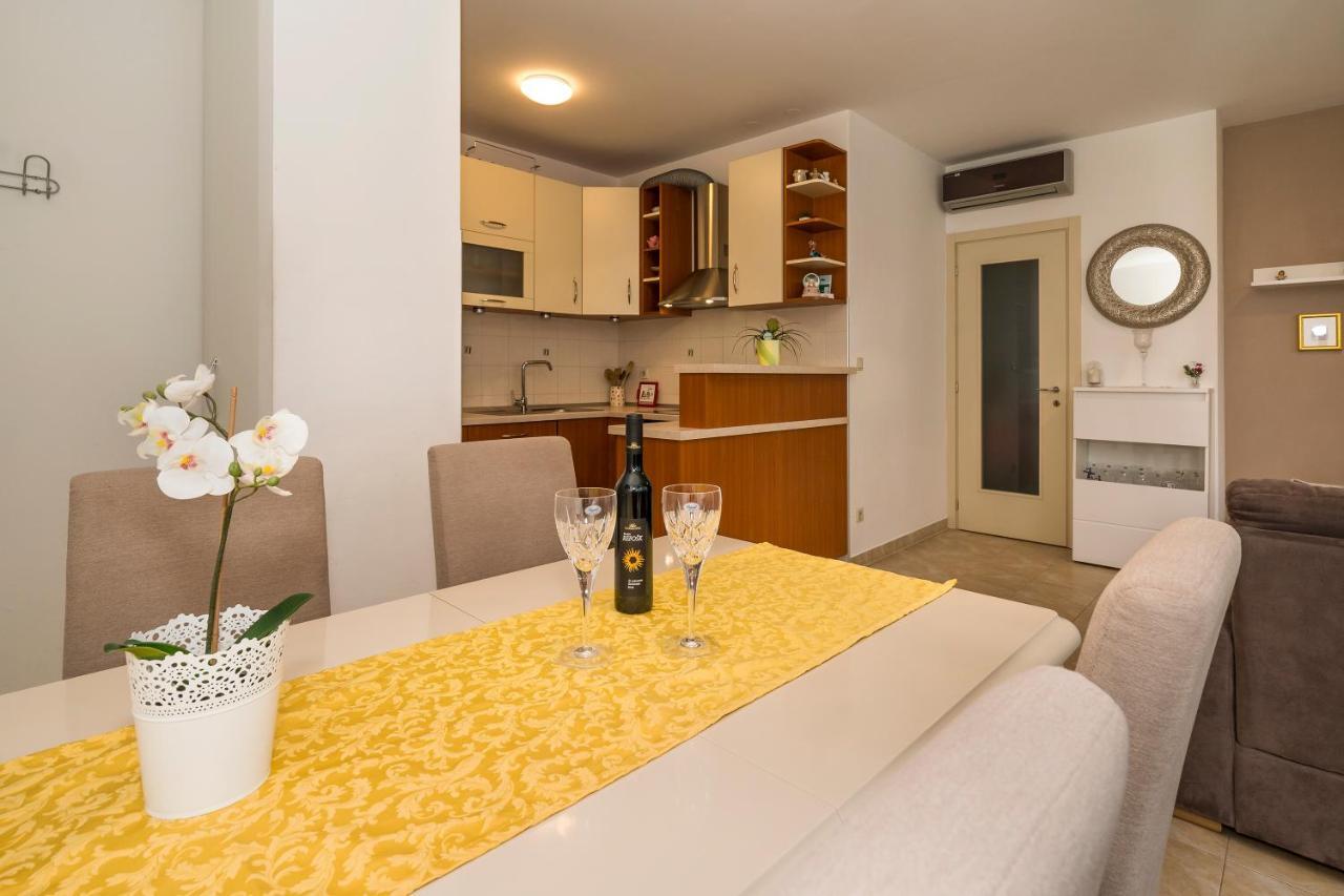 Luxury 1 Bedroom App Center&Balcony Free Parking Split Bagian luar foto
