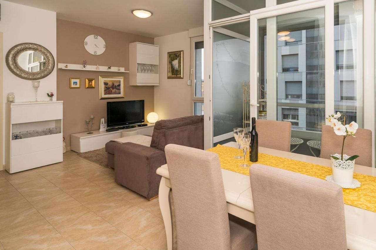 Luxury 1 Bedroom App Center&Balcony Free Parking Split Bagian luar foto