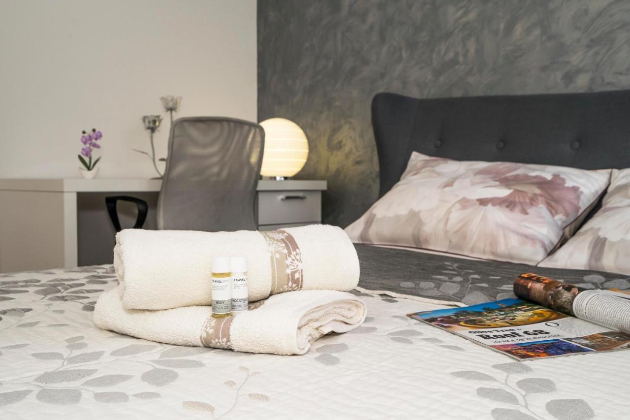 Luxury 1 Bedroom App Center&Balcony Free Parking Split Bagian luar foto
