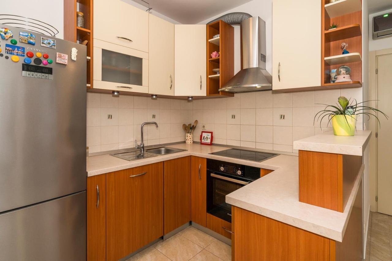 Luxury 1 Bedroom App Center&Balcony Free Parking Split Bagian luar foto
