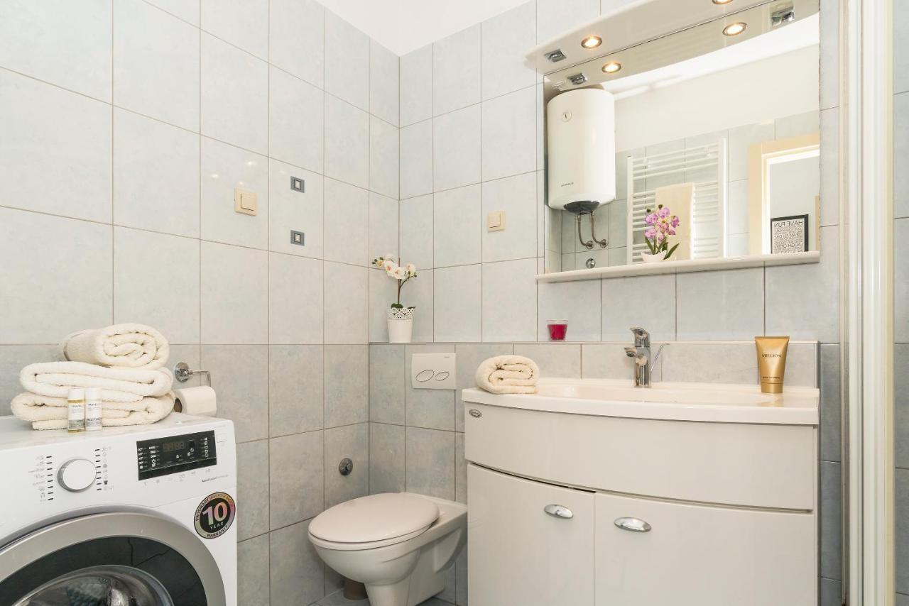 Luxury 1 Bedroom App Center&Balcony Free Parking Split Bagian luar foto
