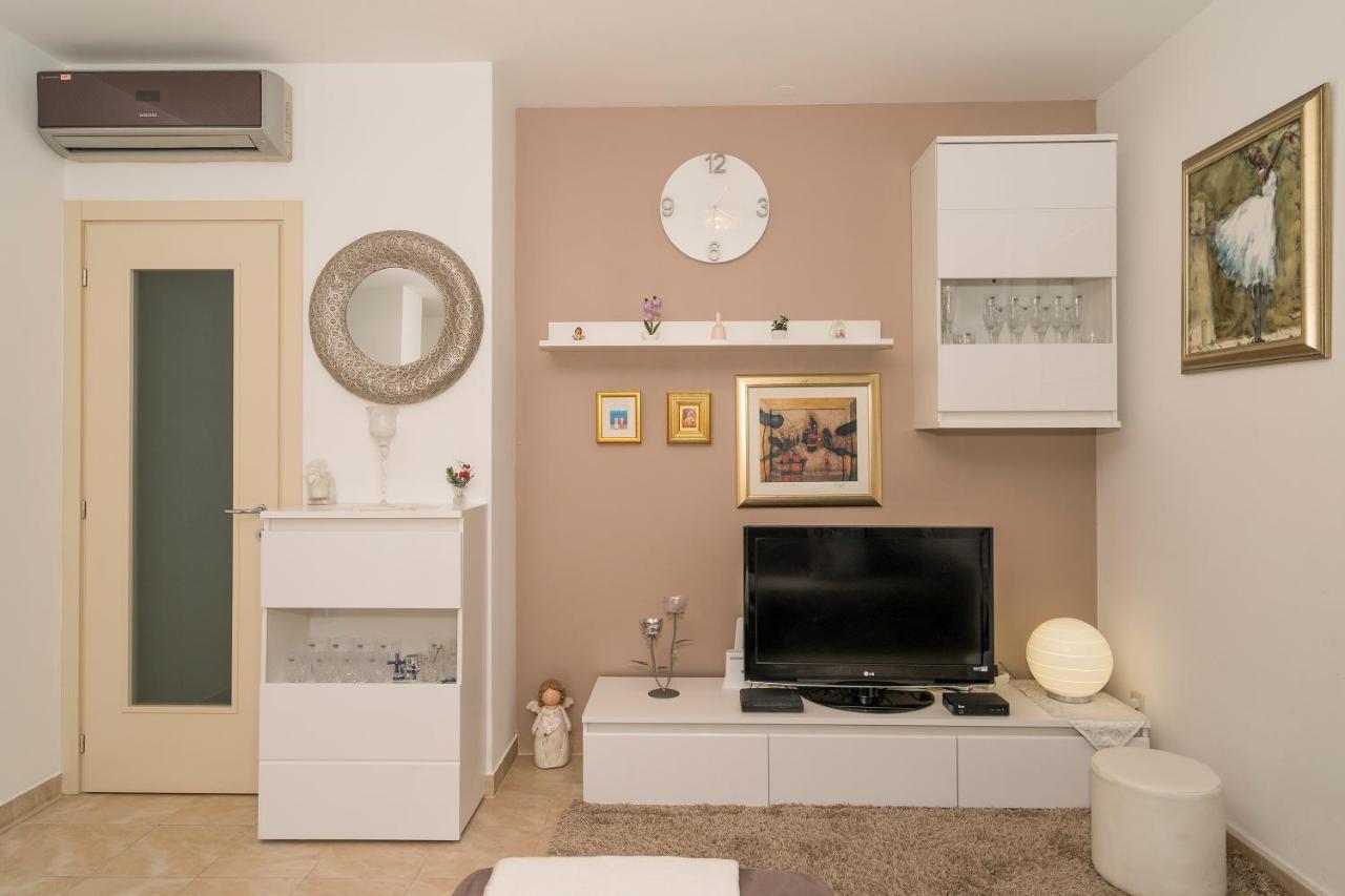 Luxury 1 Bedroom App Center&Balcony Free Parking Split Bagian luar foto